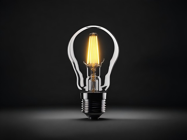 疑問を解決する電球のイラストと質問を考える人物