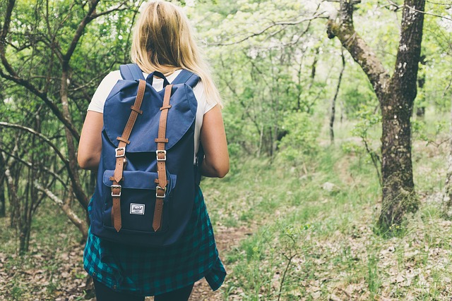 ソロ登山を始める女性のイメージ