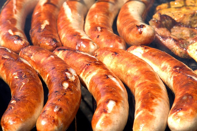 BBQの準備をしている手元