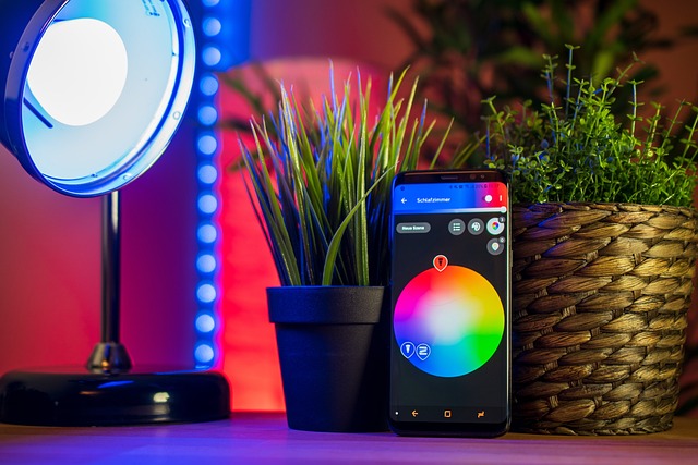 スマートホームのアイコンが並び、ステップアップしていくイメージ