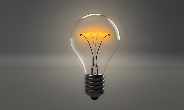疑問符と電球のイラスト、質問と解決のイメージ