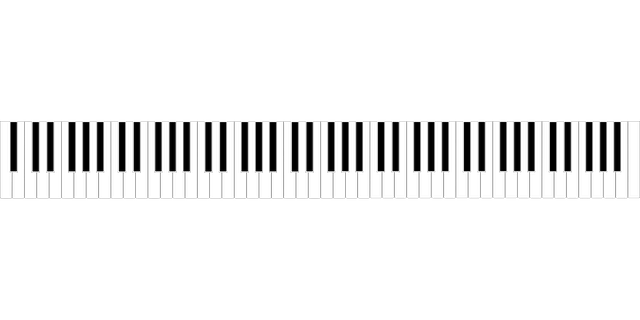 ぐらつくキーボードスタンドに置かれたキーボードを心配そうに見る人