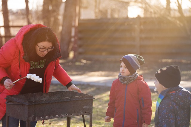 家族で楽しむファミリーキャンプの風景