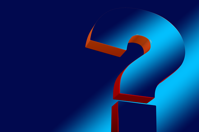 疑問を解決するイメージ、電球やクエスチョンマーク