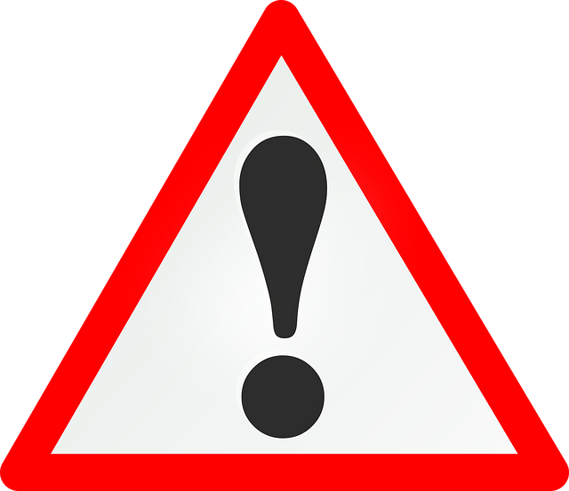 登山道で注意を促す標識