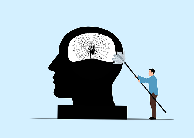 Webサイト制作で注意すべき点を指し示す人のイメージ