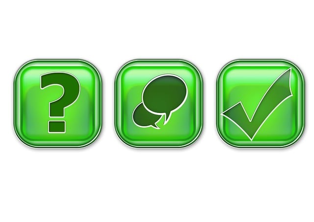 疑問を解決するイメージ。吹き出しと疑問符、解決のチェックマーク