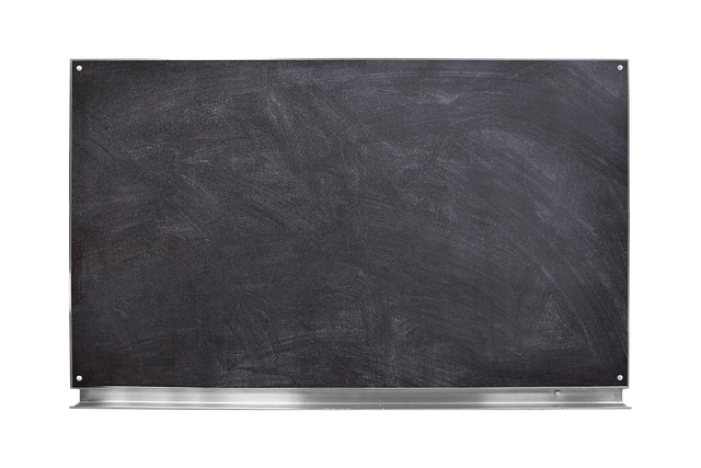 琴の練習中に注意を促すイメージ