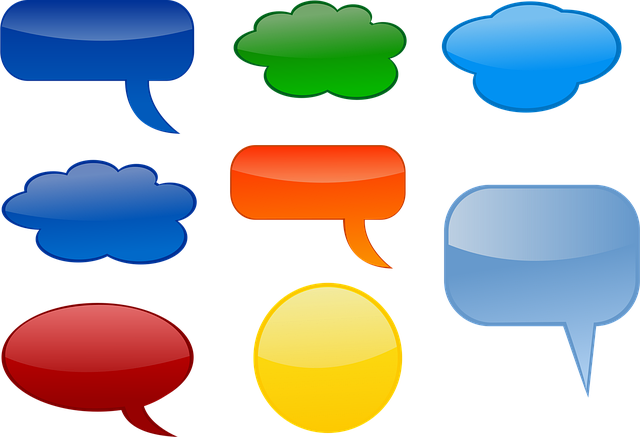 疑問を解決するイメージの吹き出しと人物