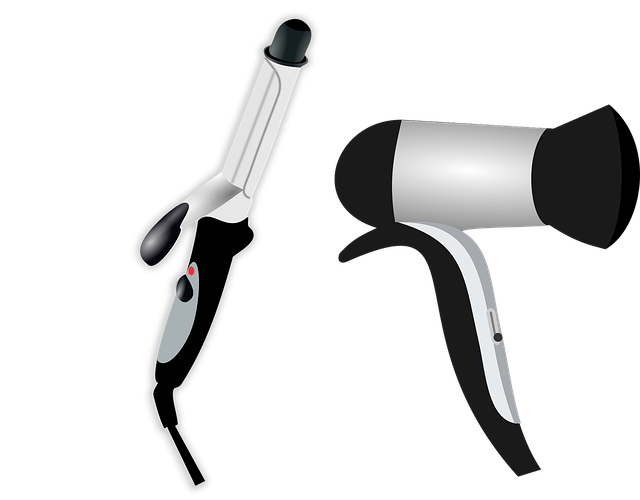 ヘアアイロンとスタイリングされた美しい髪