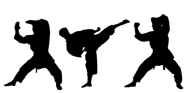 格闘技の基本動作を学ぶ初心者