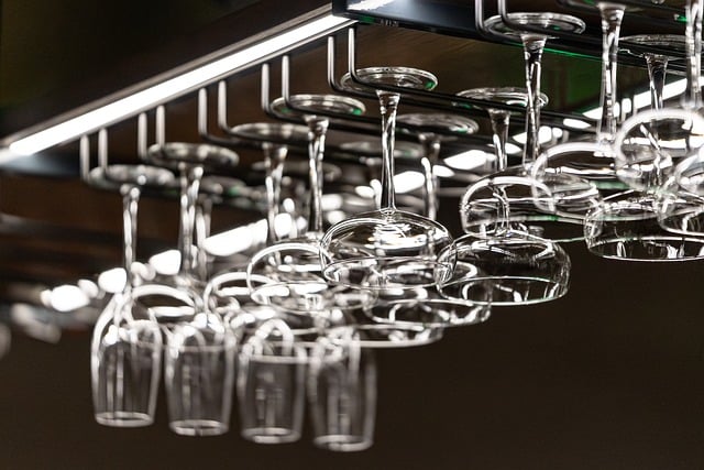 整理整頓された美しいキッチンの全景